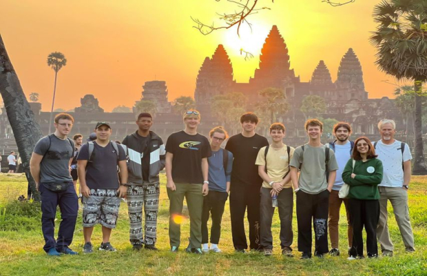Angkor Wat 2-Day Tour with Sunrise and Sunset